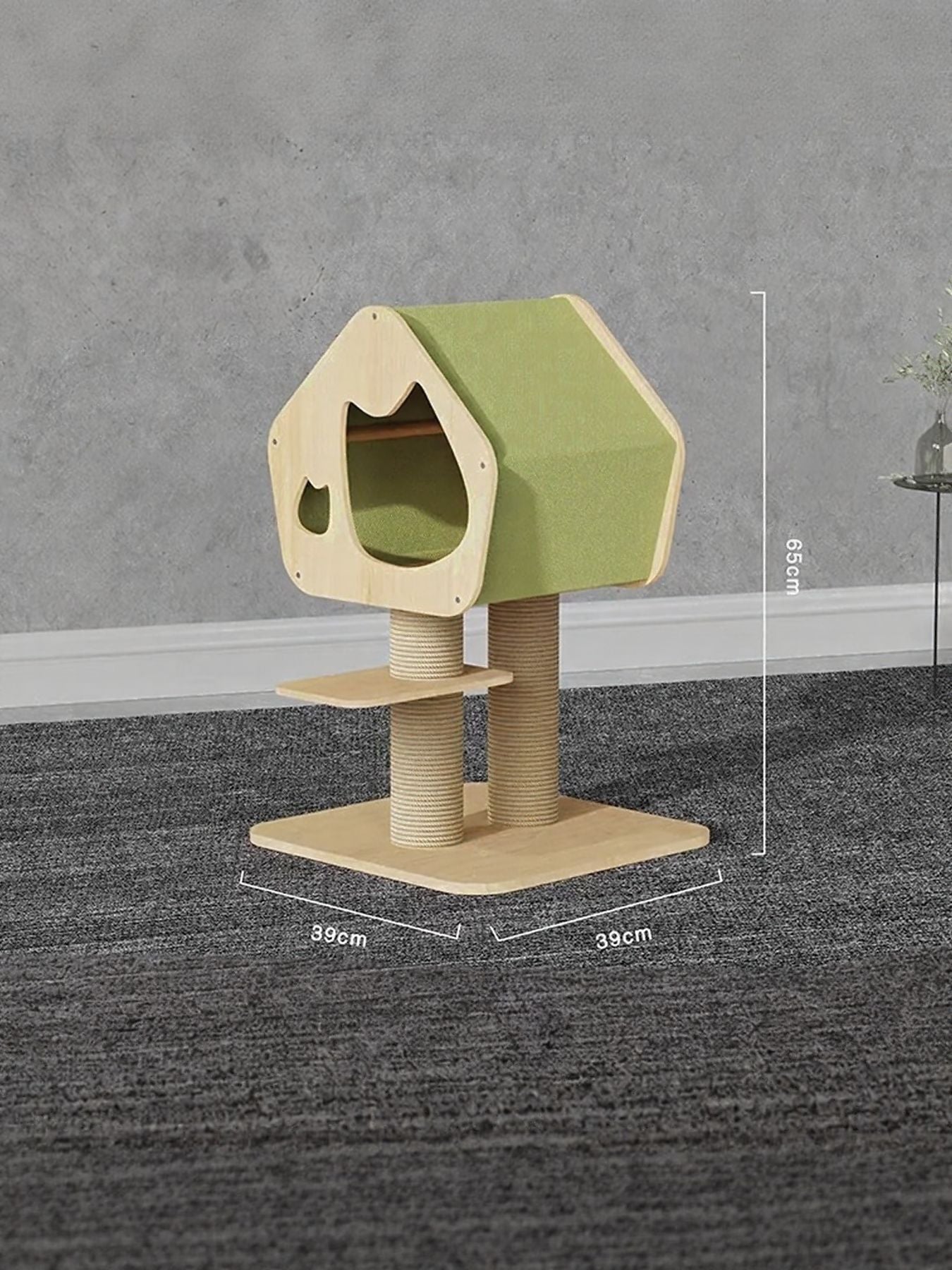 Green cat house on sisal scratching posts with ramp; dimensions shown: 39cm and 65cm