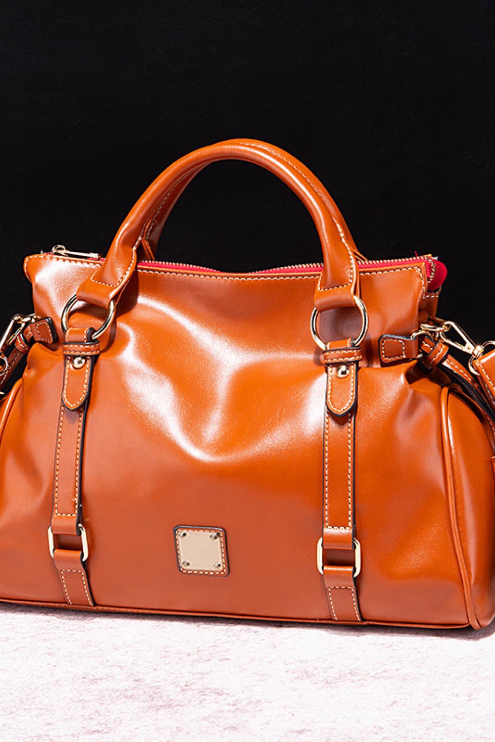 PU-Leder-Handtasche mit Fransen, orangebraun, Frontlabel und Metall-D-Ringe an den Gurten