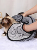Paw Print Pet Towel gris con borde negro y diseño de huellas