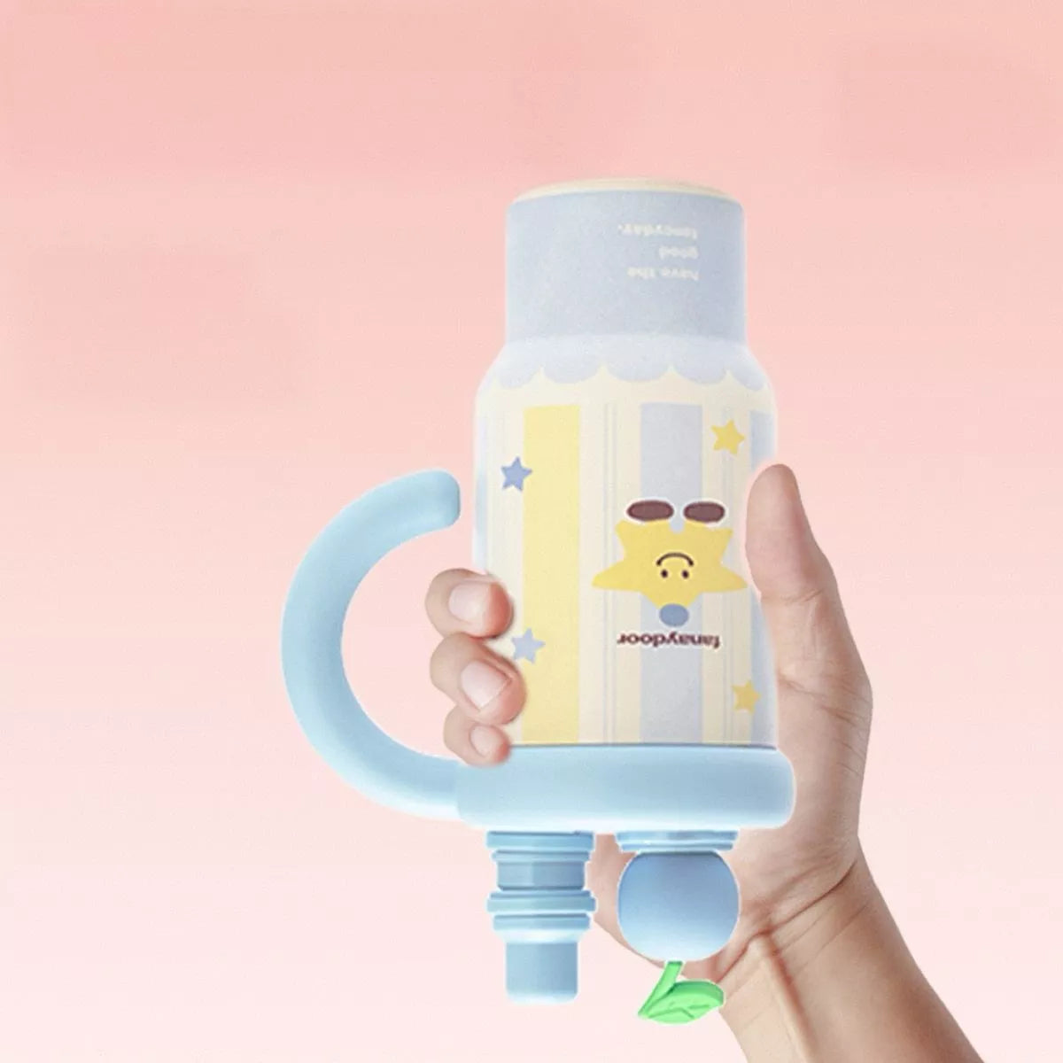 Light blue cartoon water bottle with star design, straw and handle, 800 ml