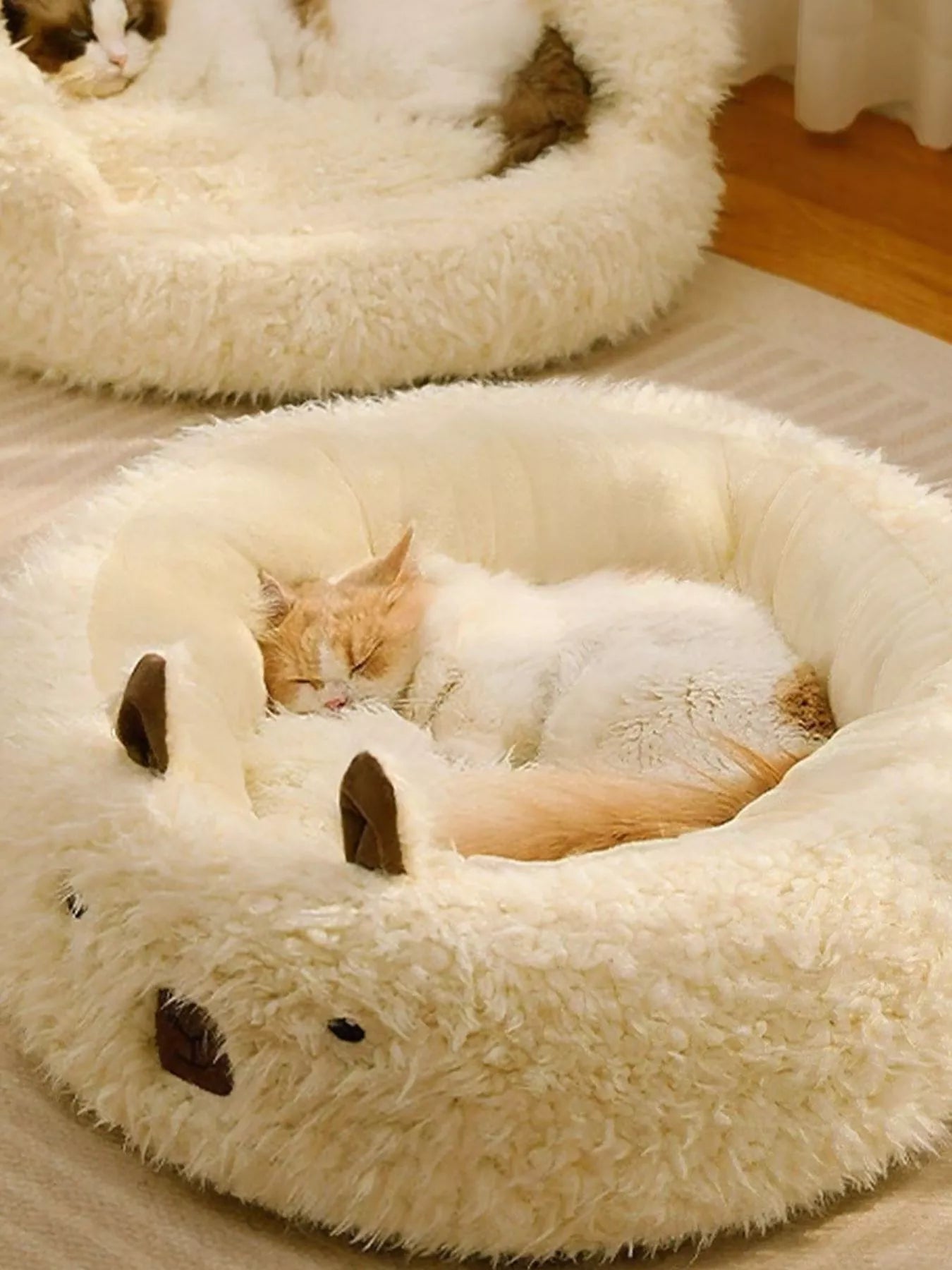 Style 2: Cream bear plush pet nest, cat sleeping curled in ring bed