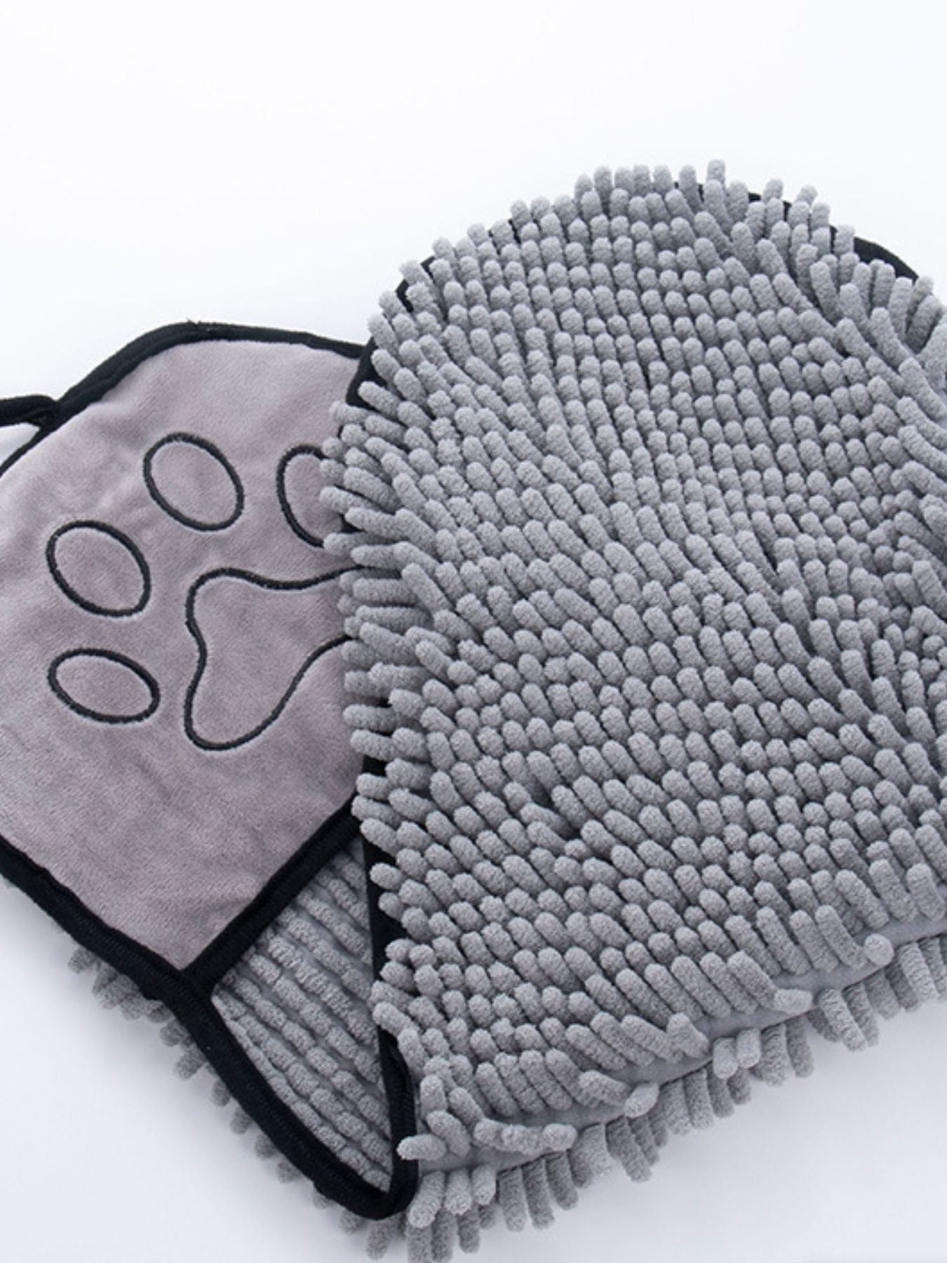 Paw Print Pet Towel gris: panel de felpa texturizada con huellas en contorno