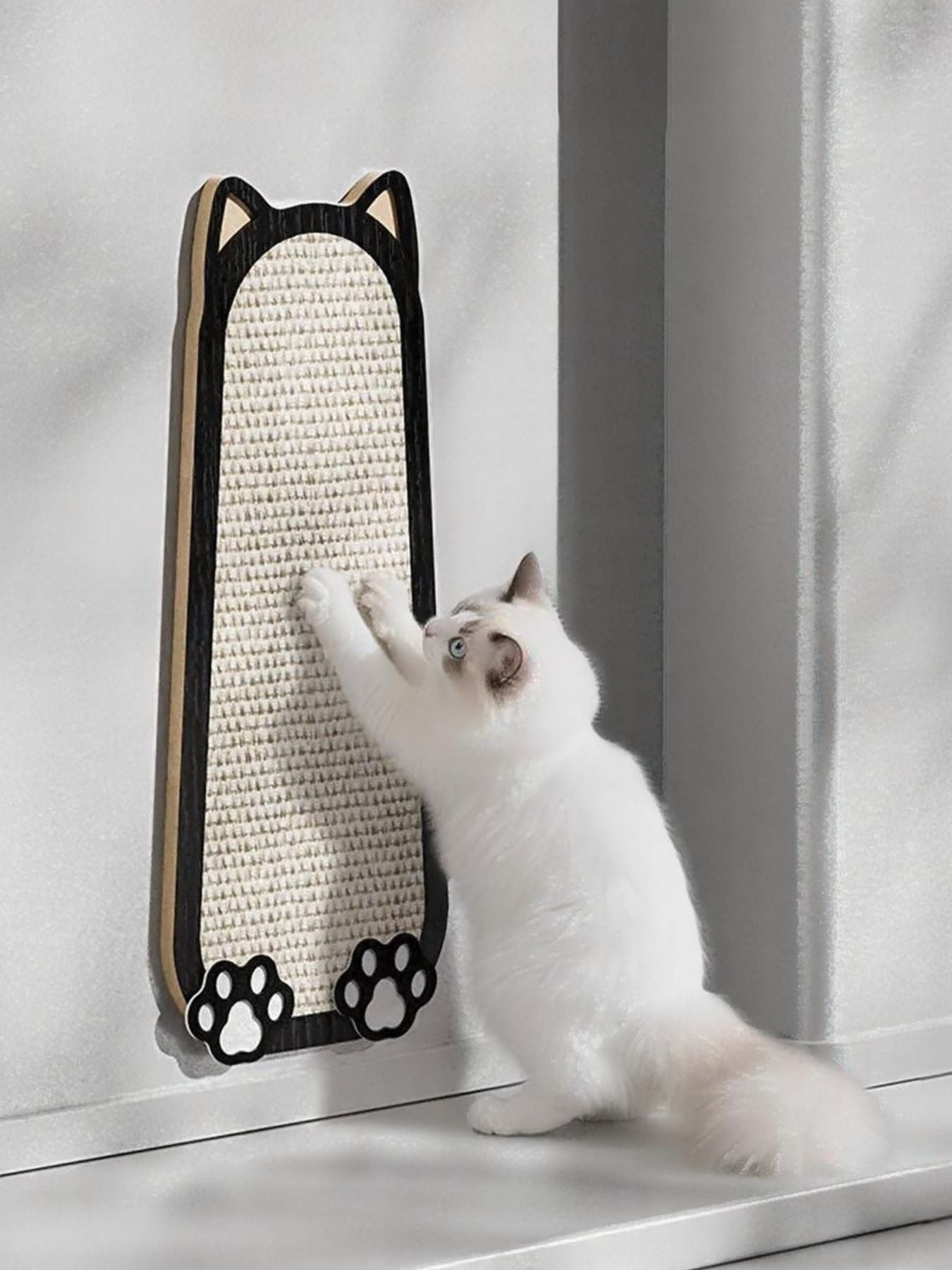 Cat-shaped scratching post with beige sisal panel and black cat-ear frame