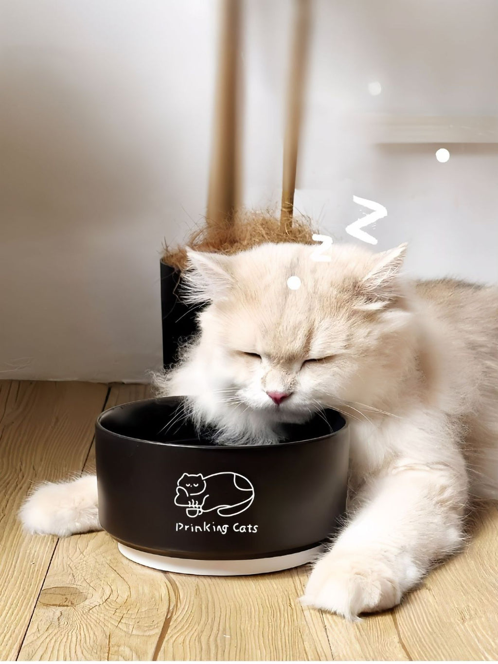 Schwarzer Keramiknapf „Drinking Cats“ mit Katzen-Illustration, seitliche Ansicht