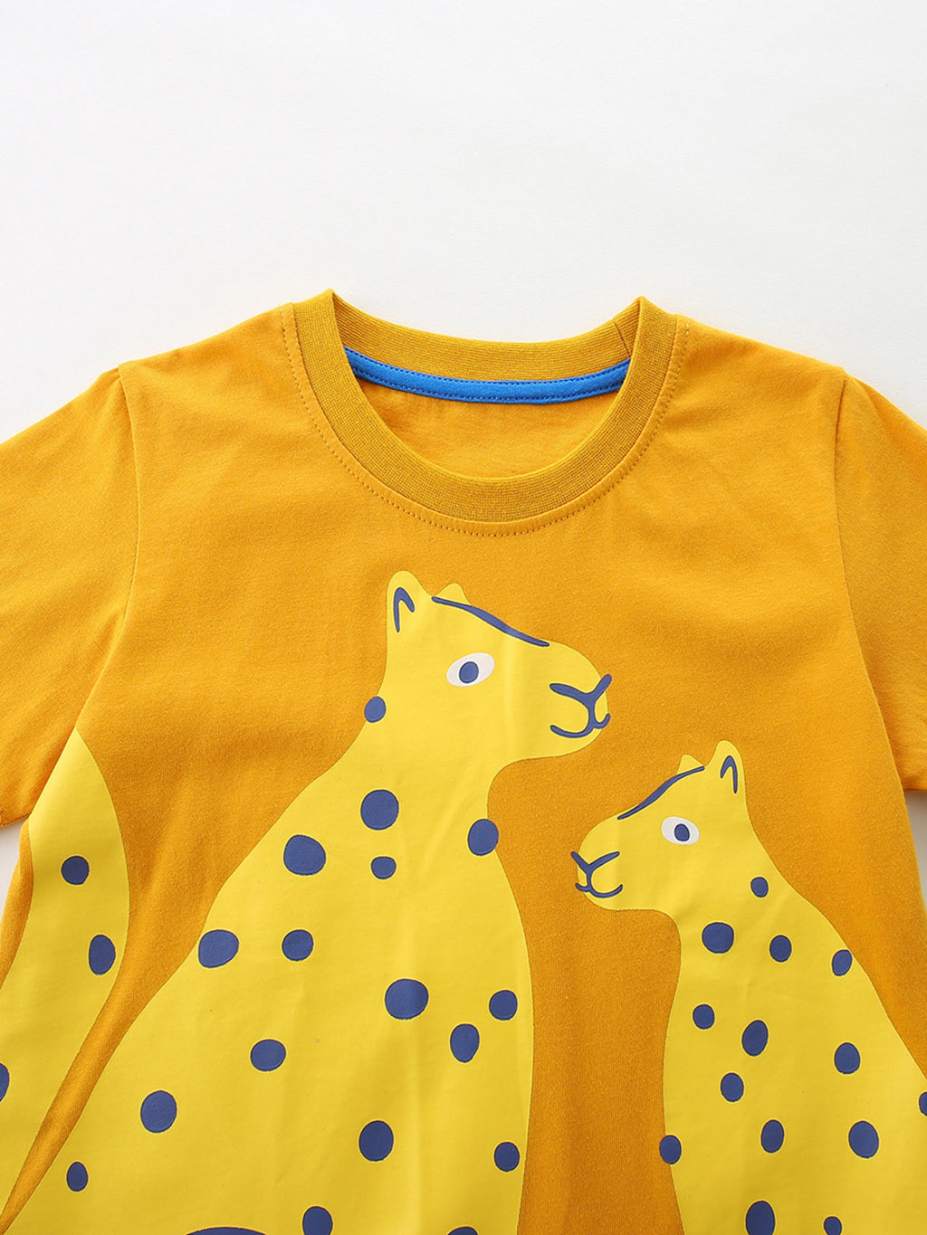 Gelbes Kinder-T-Shirt mit Tierkopf-Motiv und blauen Punkten