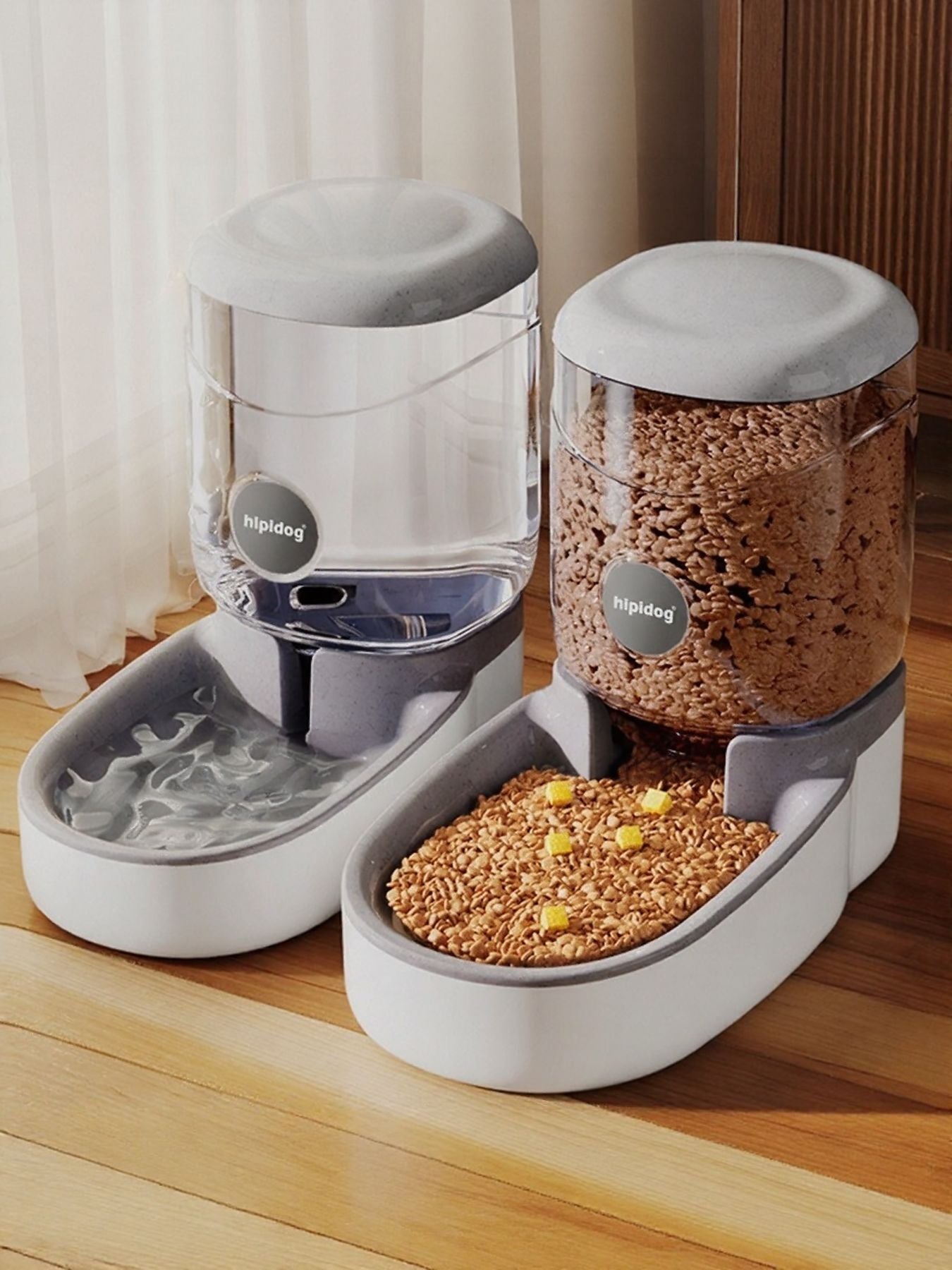 Automatic pet dispenser set: two clear tanks with light gray lids and feed trays
