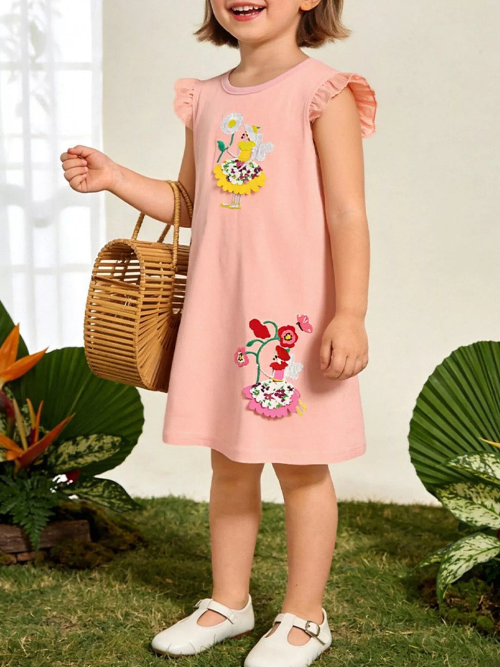 Watermelon pink Mädchenkleid mit Rüschenärmeln und Blumenstickerei vorne