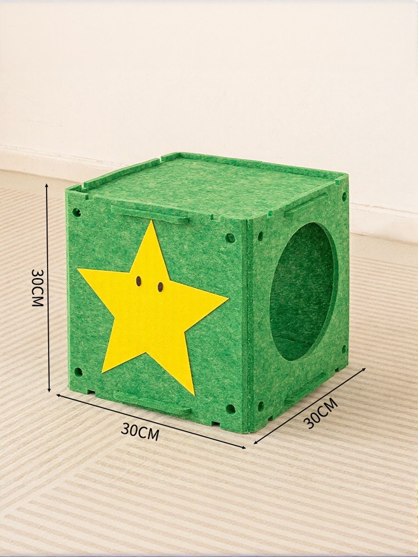 Green cube cat tunnel with yellow star front, 30x30x30cm measurement lines